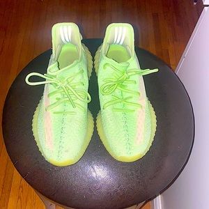 Yeezy Boost 350 V2 Gid Glow Sneakers